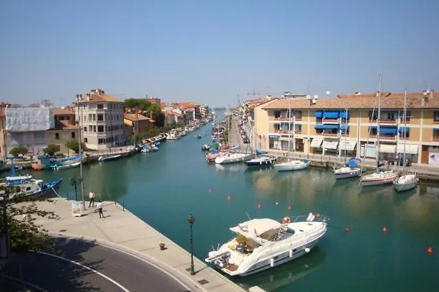 Riviera Appartament Apartment *